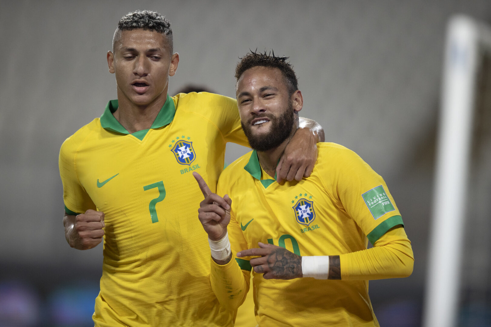 Neymar, a trece goles del «Rey» Pelé en la selección