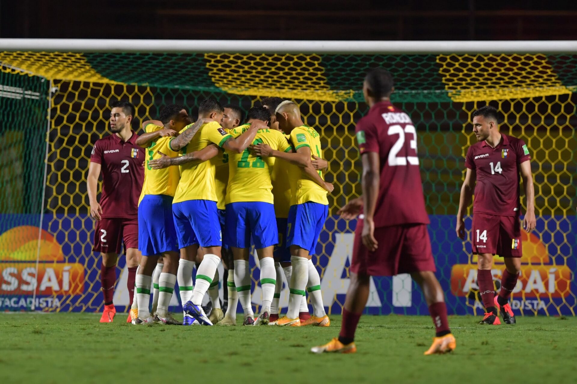 Brasil defiende invicto de 20 partidos en el Centenario