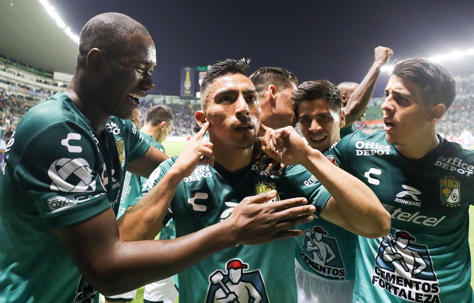 Ángel Mena clasifica al León a semifinales del Apertura MX 2021