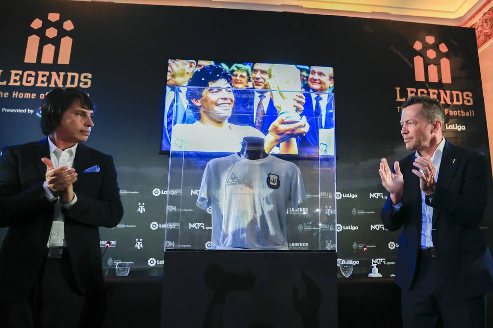Matthäus entregó la camiseta de Maradona de la final de México 1986 al museo Legends