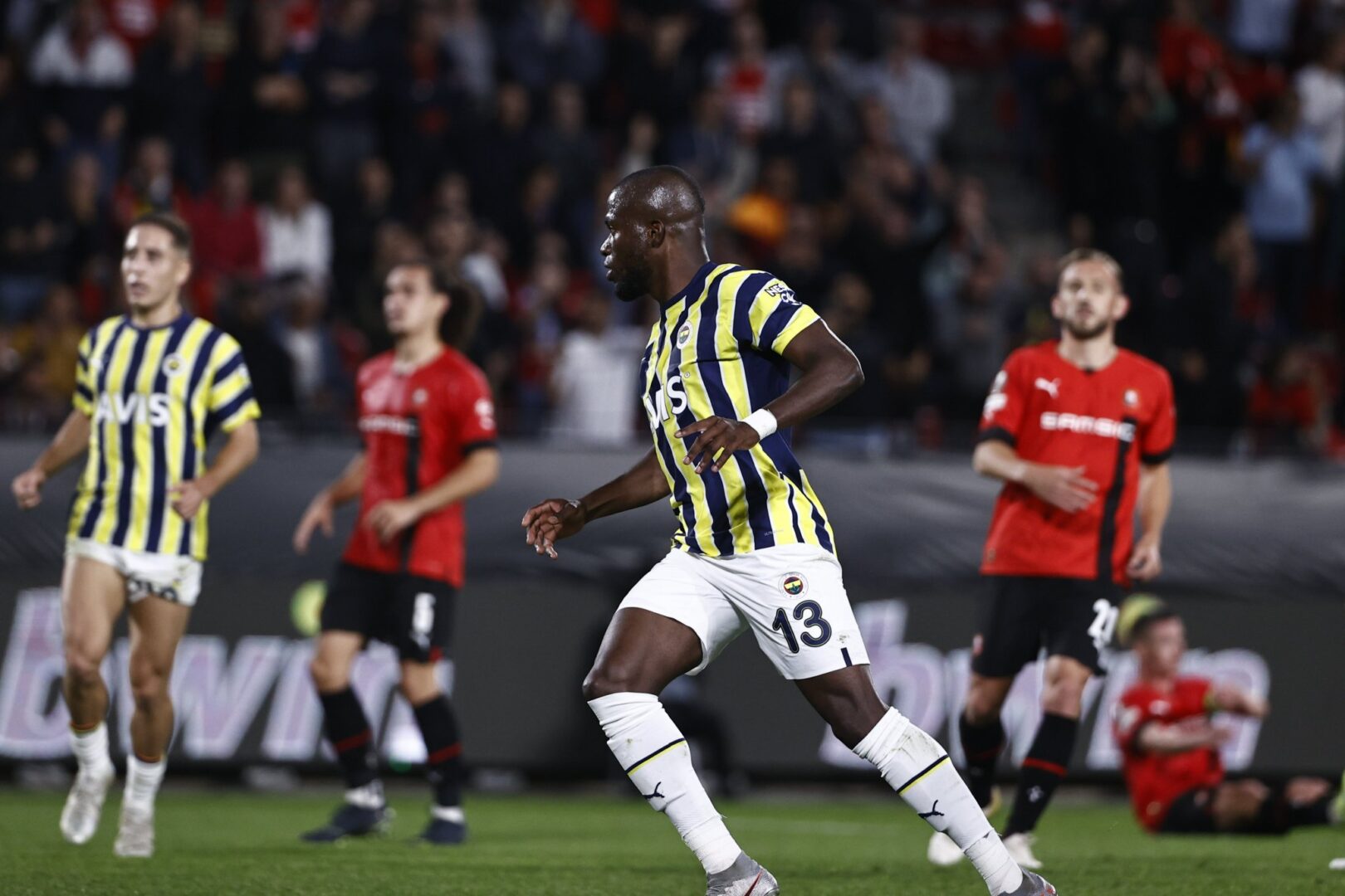 Enner Valencia rescató un empate para el Fenerbahçe