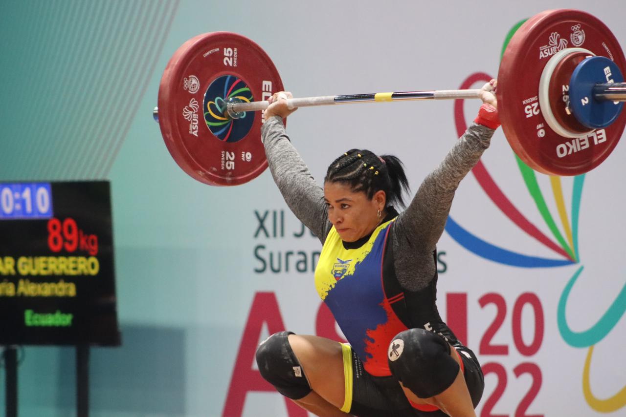 Alexandra Escobar levantó 89 kg en la modalidad de arranque